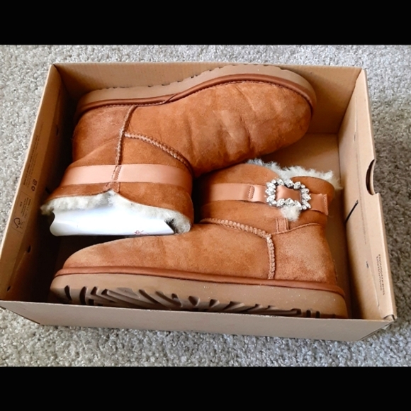 UGG - Picture 8 of 10